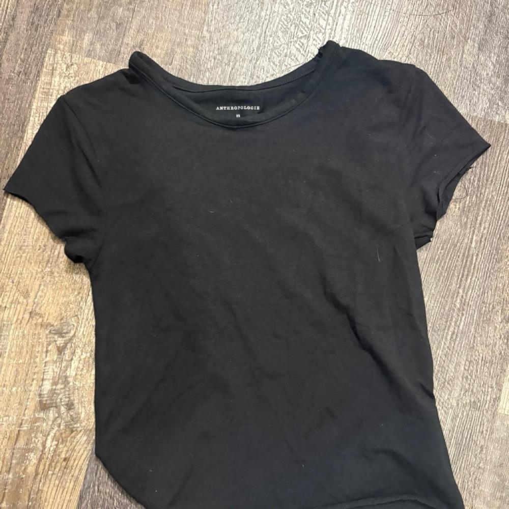 Anthropologie xs‎ tee shirt